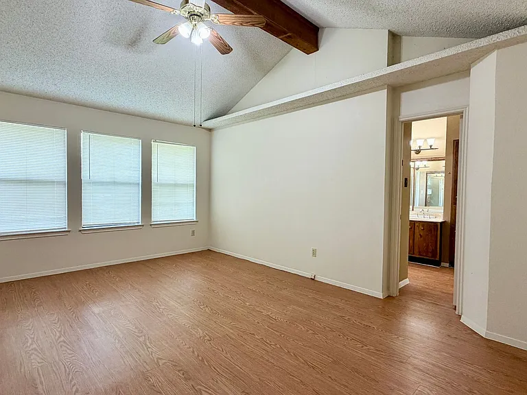 7728 Manassas Dr — Photo 7
