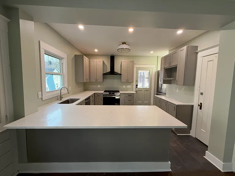 1077 Harvard St #4 — Photo 1