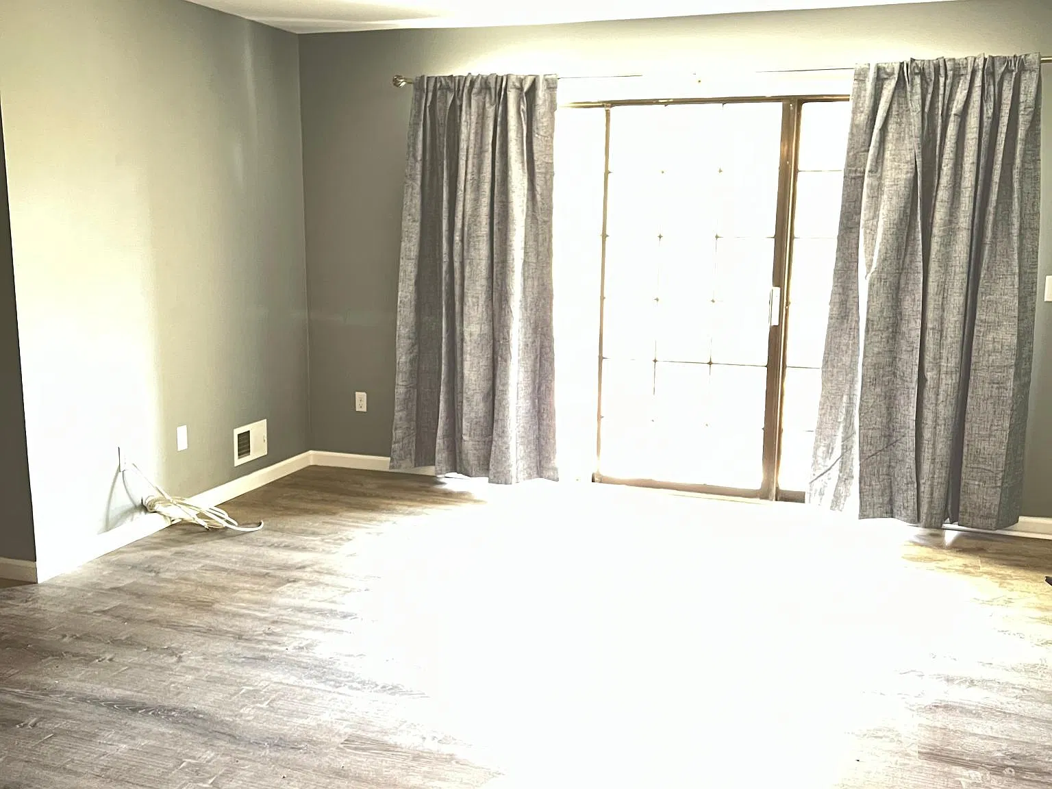 2 bed, 1055 sqft, $2,000 — Photo 2