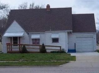 1023 N 10th St, Beatrice, NE 68310