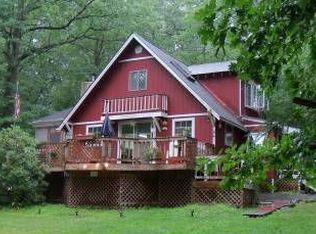 100 Outer Dr, Dingmans Ferry, PA 18328