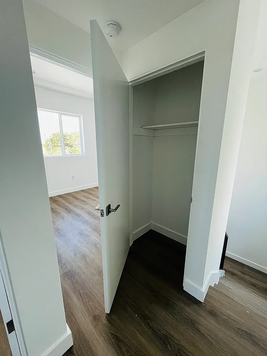 3 bed, 3.5 bath, 1378 sqft, $3,650 — Photo 3