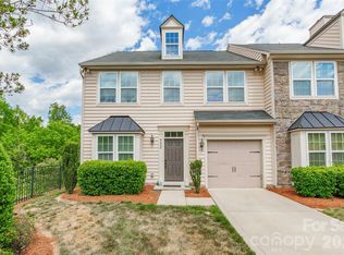 9622 Springholm Dr, Charlotte, NC 28278