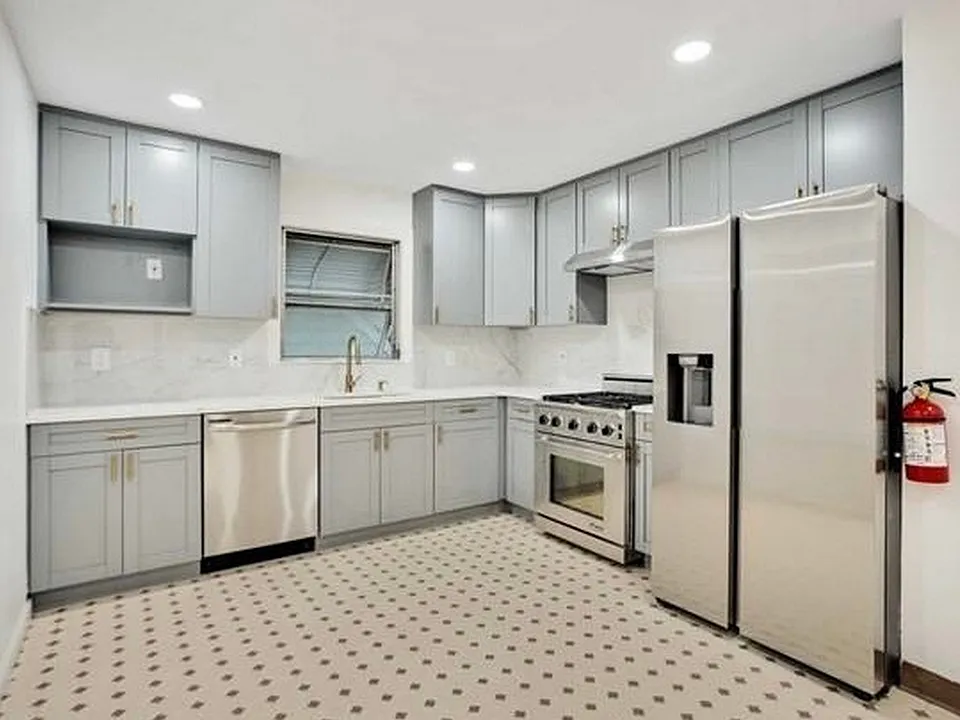 6 Miller Ave