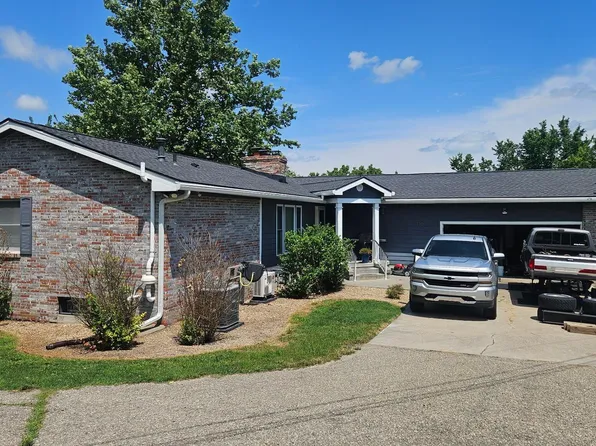 1130 Christina Dr, Junction City, KS 66441