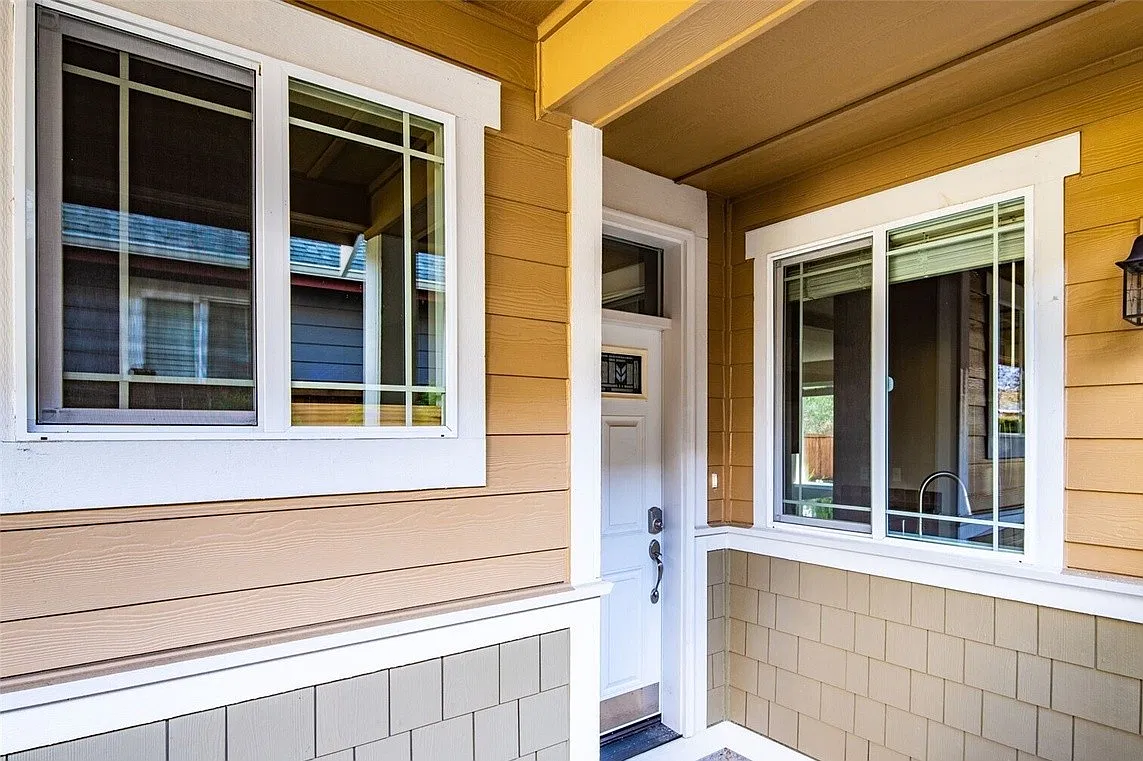 3 bed, 2108 sqft, $2,795 — Photo 2