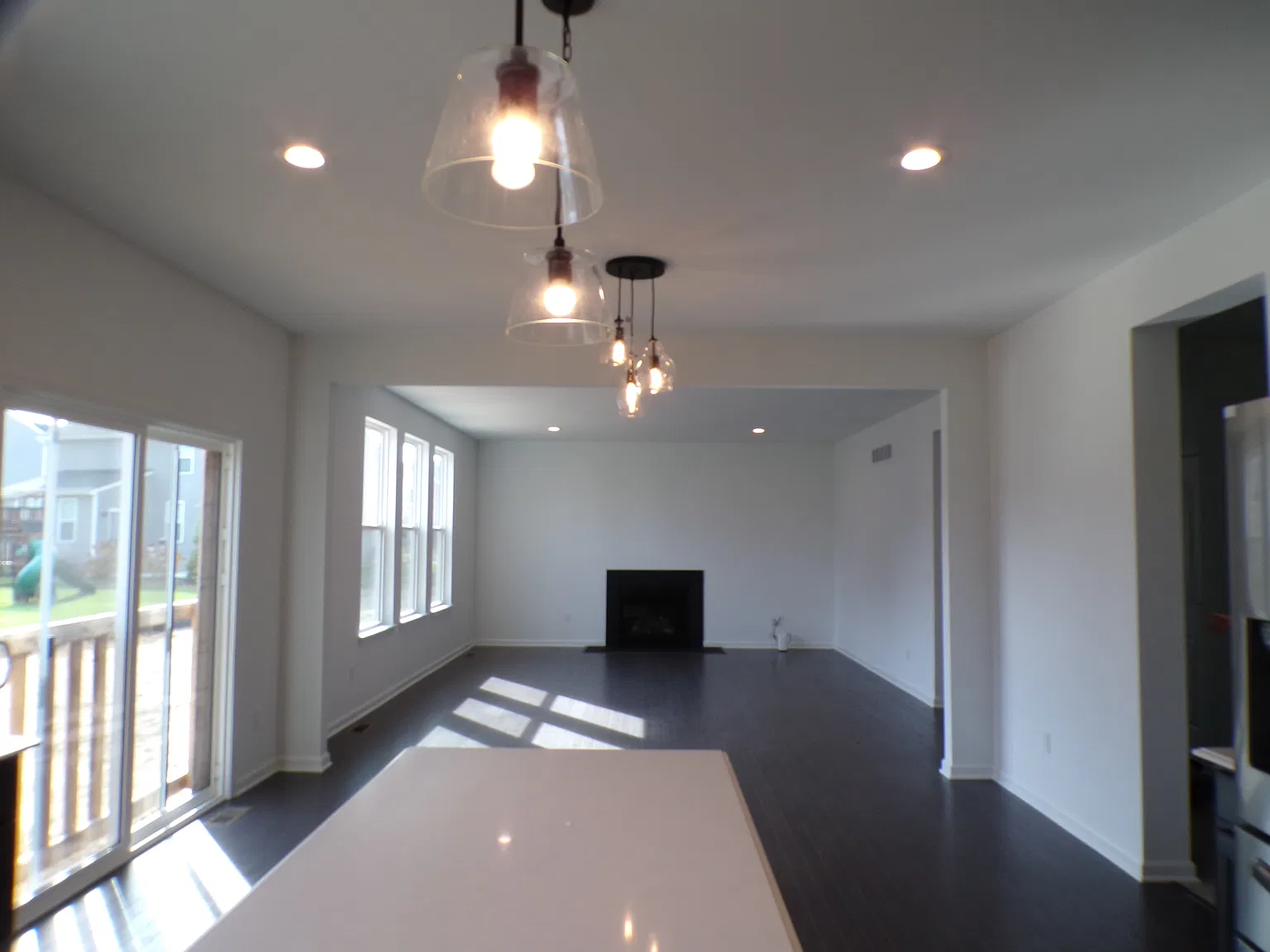 4 bed, 2.5 bath, 2907 sqft, $4,000 — Photo 3