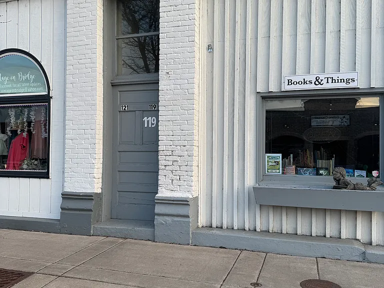 119 Bridge Ave E — Photo 1
