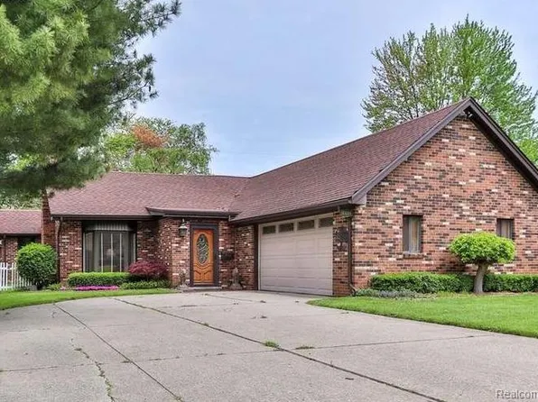 23211 Glenbrook St, Saint Clair Shores, MI 48082