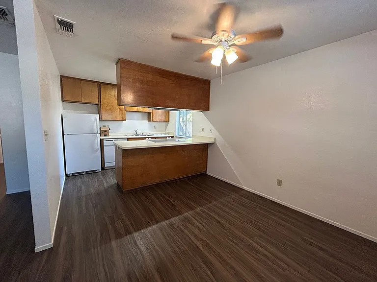 2 Lorayne Ct — Photo 6