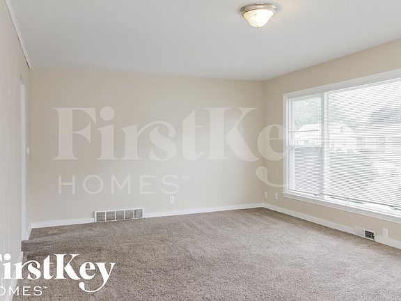 5th image of 834 Charles St