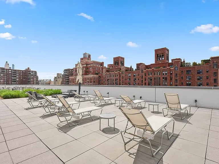 420 W 25th St #1M — Photo 18