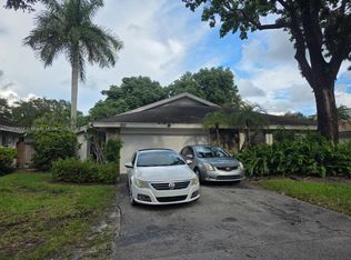 106 Kensington Rd, Hollywood, FL 33021