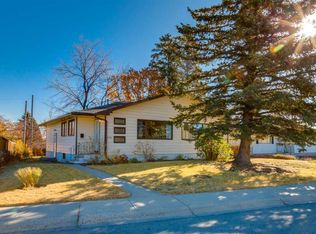 126 & 128 W Winston Dr SW, Calgary, AB T3C2P8