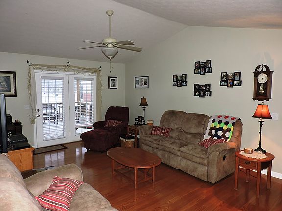 3rd image of 452 Red Fox Dr