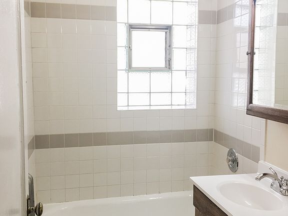 4th image of 3913 N Pine Grove Ave #3E