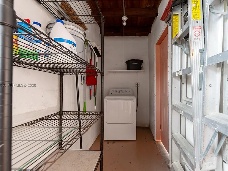 947 Lincoln St — Photo 30