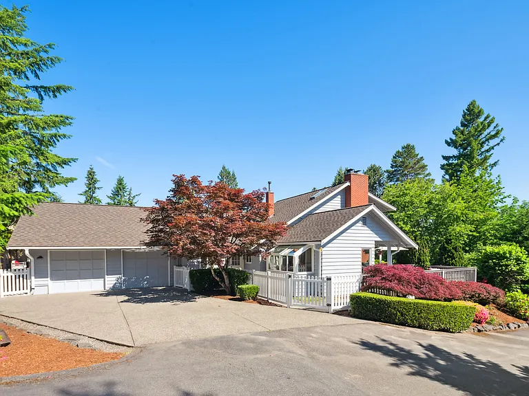 3089 W Lake Sammamish Pkwy NE — Photo 1