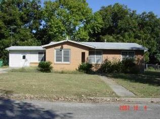 1004 Randall St, Taylor, TX 76574