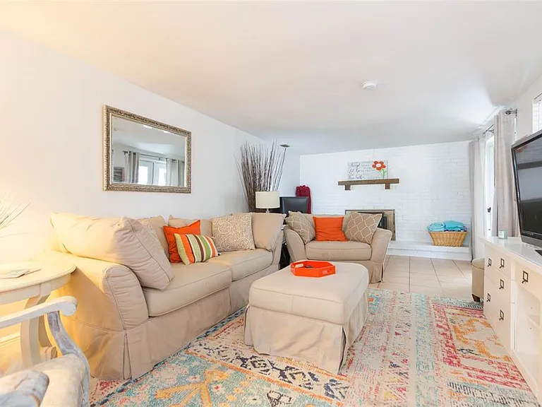 4206 W Wisconsin Ave — Photo 19