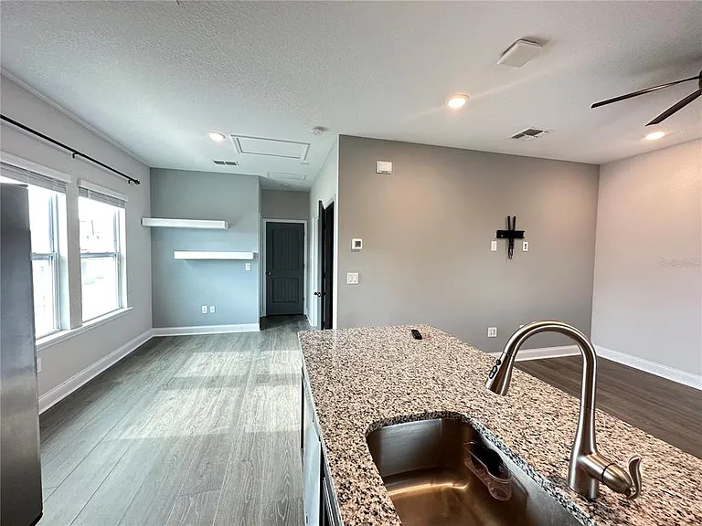 14685 Englert Aly — Photo 6