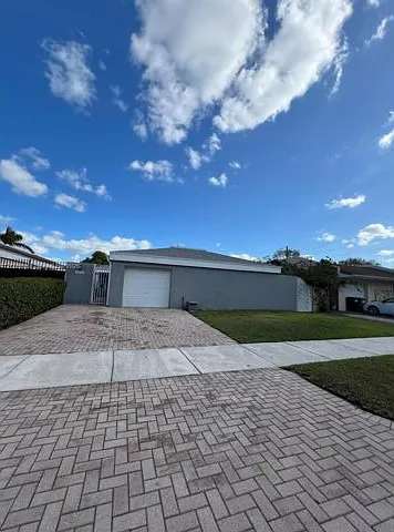 11600 SW 83rd Ter — Photo 1