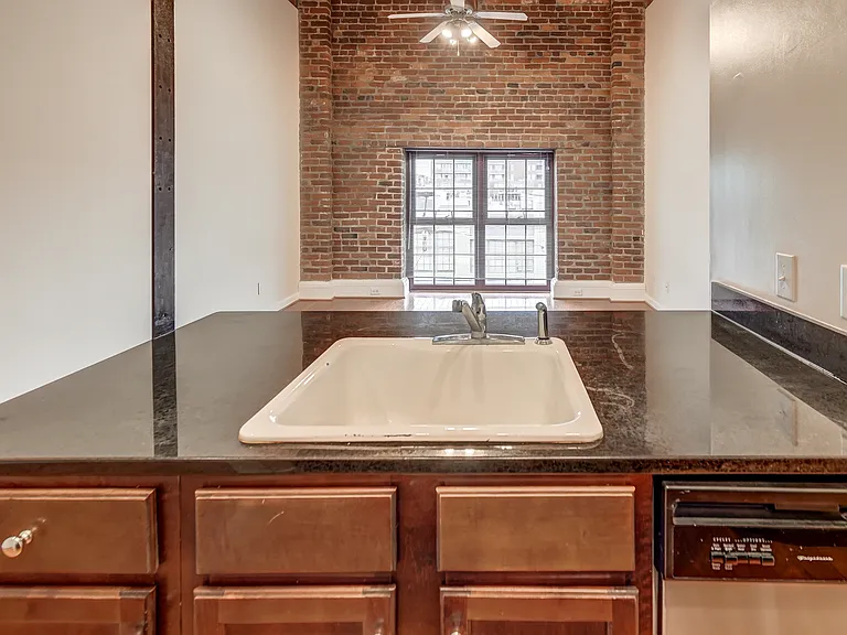 815 Porter St #407 — Photo 7