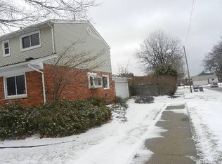 25950 Radclift Pl, Oak Park, MI 48237
