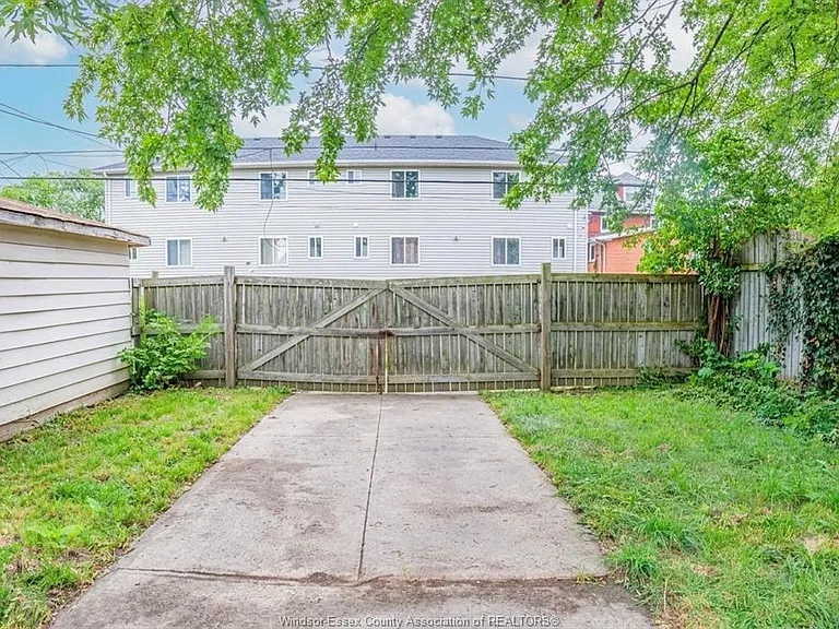 526 Josephine Ave — Photo 17
