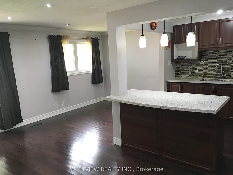19 Coxworth Cres — Photo 12