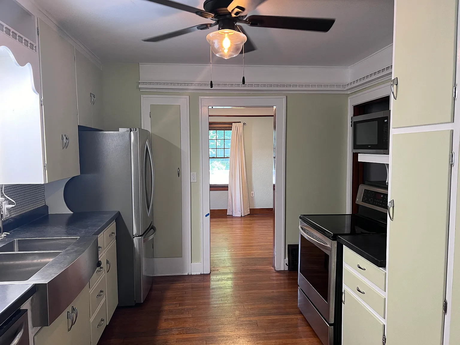 4 bed, 1.5 bath, 1600 sqft, $2,100 — Photo 4
