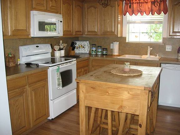 Lots of Counters Kitchen