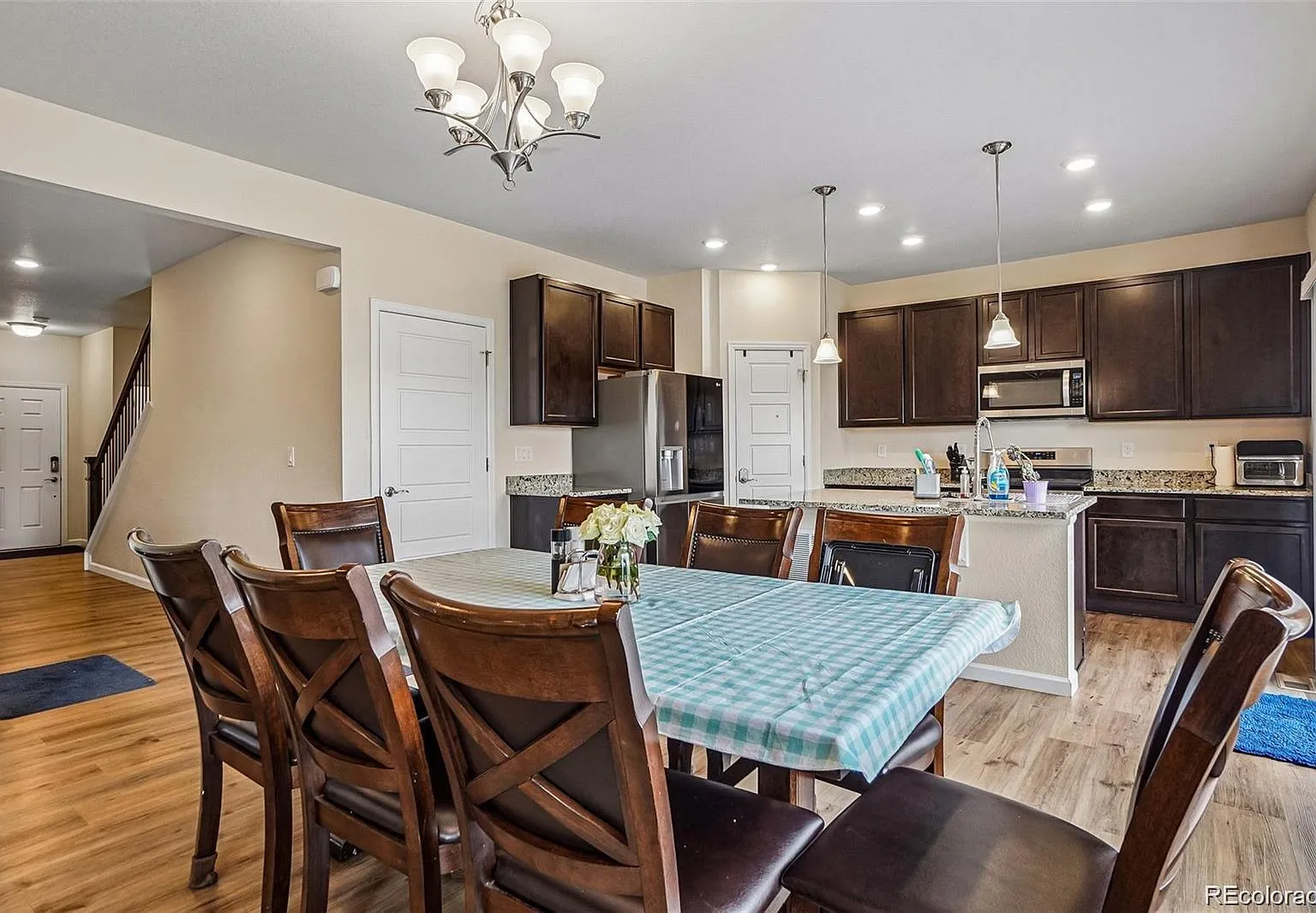 5 bed, 3.0 bath, 2457 sqft, $3,200 — Photo 4