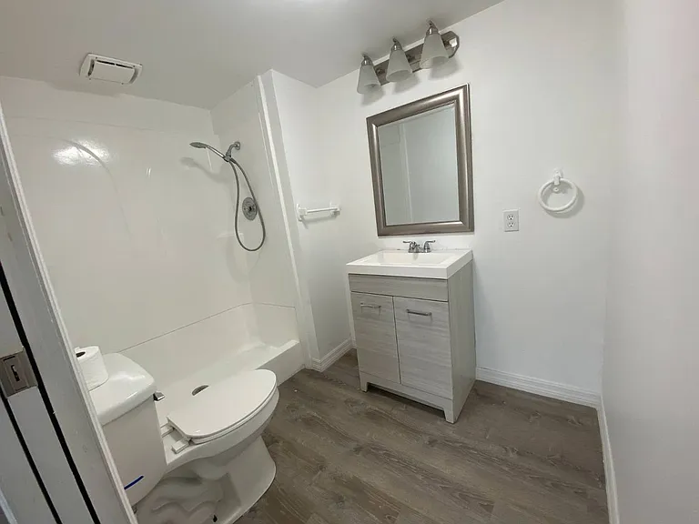 12 Shoreland Dr — Photo 4