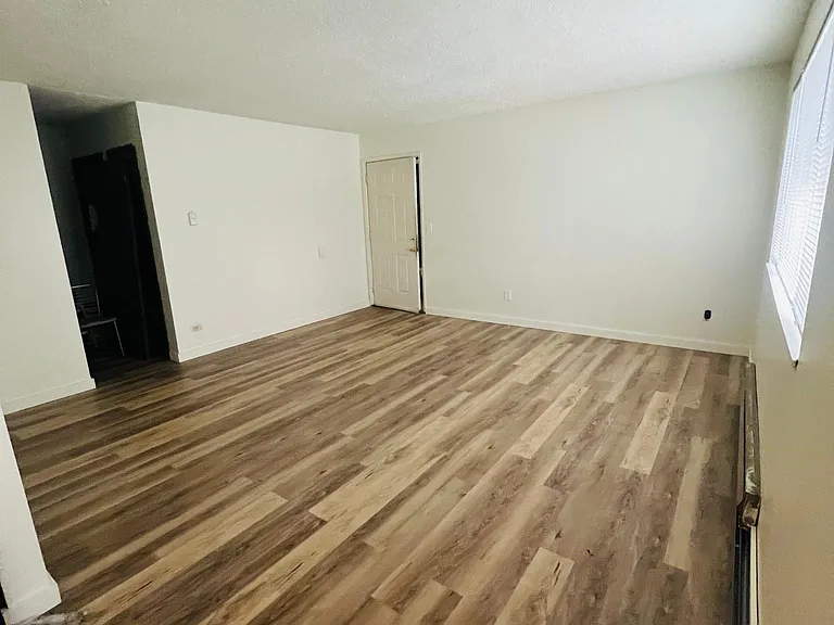 629 SE Franklin St #27 — Photo 2