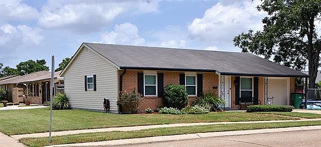 1st image of 465 Grovewood Dr