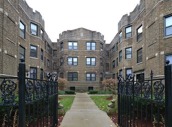 2nd image of 629 W Cornelia Ave APT 3N