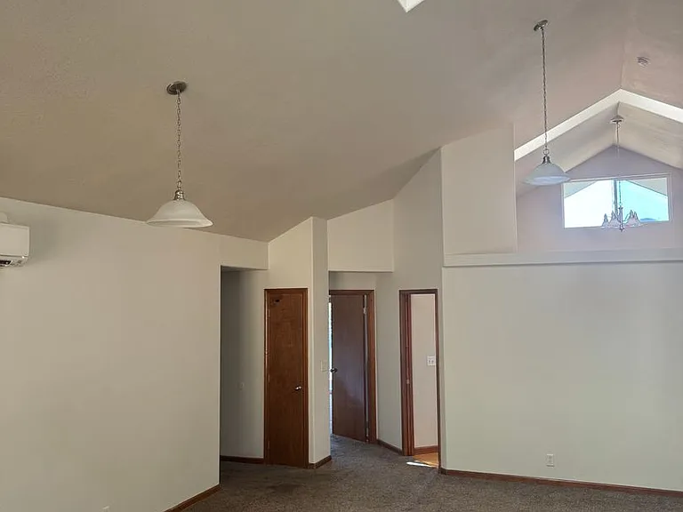 75620 London Rd — Photo 2