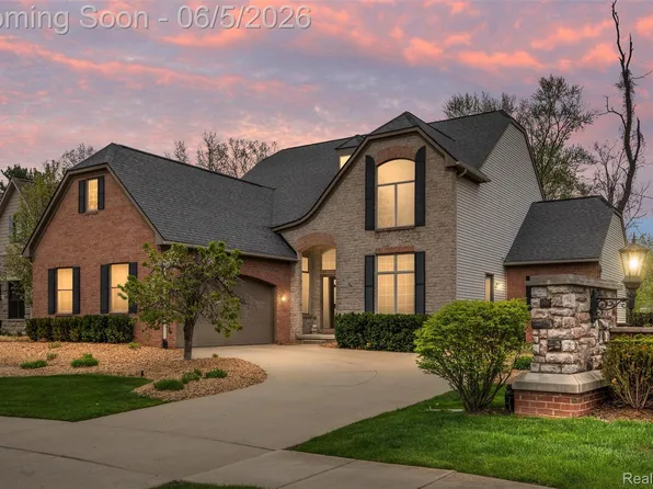 110 Singh Blvd, South Lyon, MI 48178