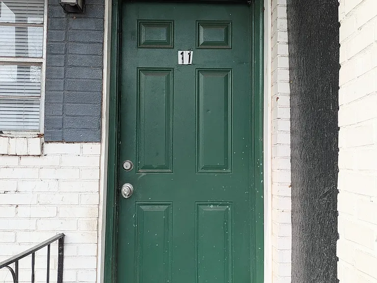 4855 College St — Photo 2