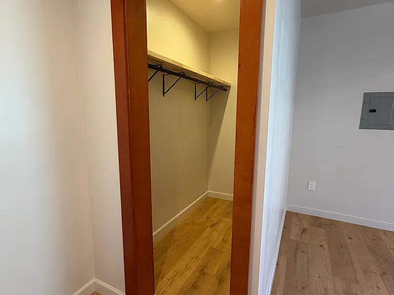 1904 Julian Ave — Photo 8