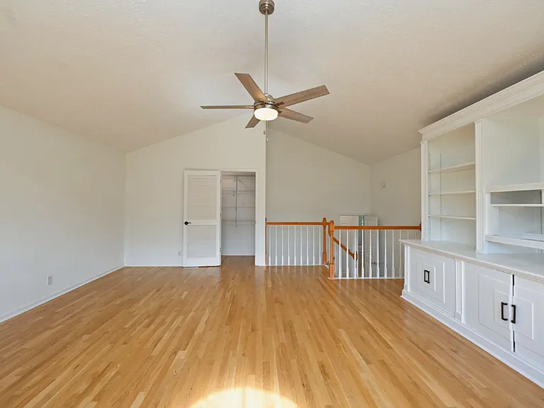 164 W Harbor Dr — Photo 32