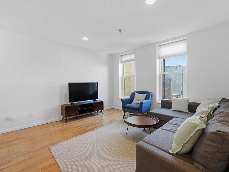 457 2nd St #6 — Photo 3