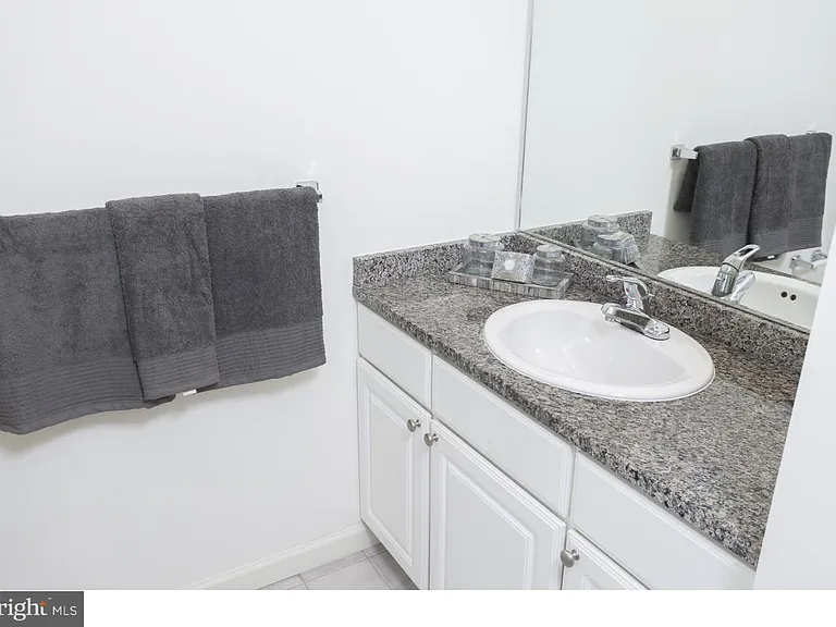 811-1 Filbert St #107 — Photo 18