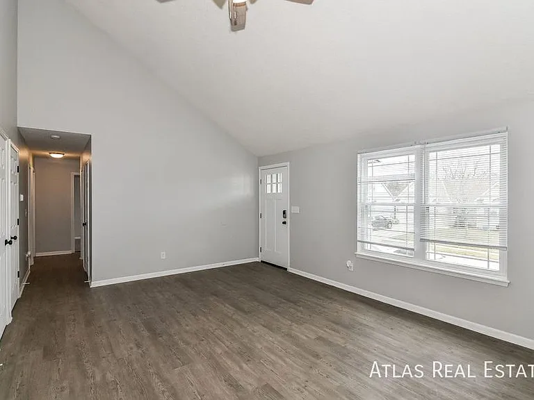 710 S Park Dr — Photo 3
