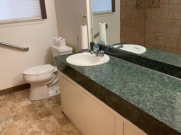 4th image of 8652 Pine Ct