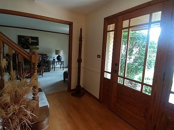 3rd image of 872 Glen Crest Dr