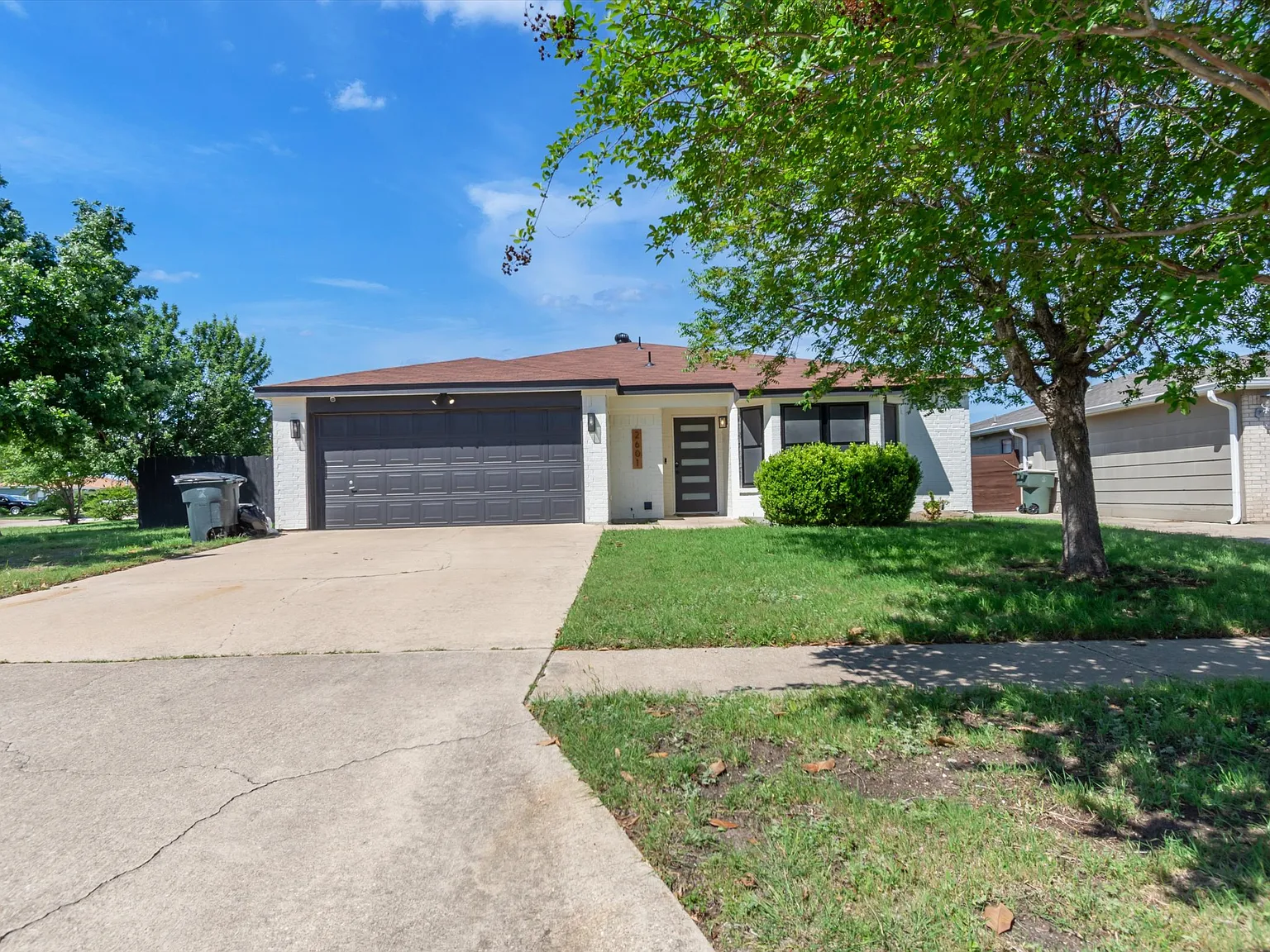 3 bed, 1342 sqft, $2,100 — Photo 2