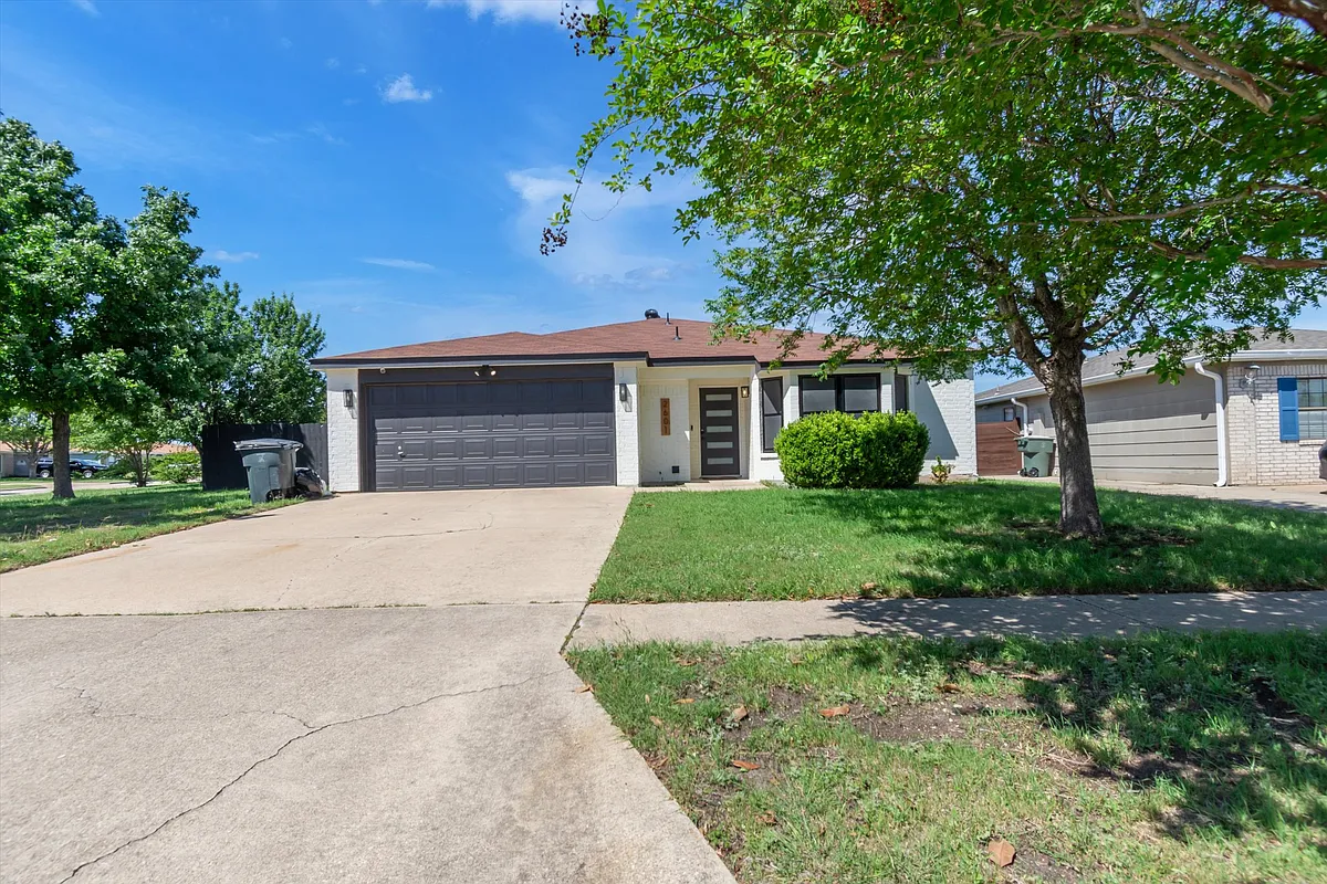 Building Photo - 2601 Coy Dr