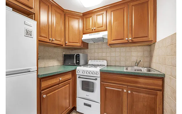 Rented by Douglas Elliman | media 7